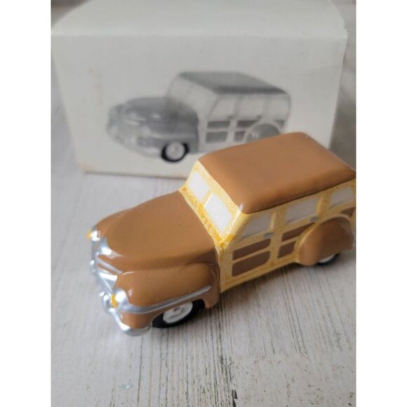 Dept 56 51365 Woody Station Wagon snow village accessory Xmas - Picture 1 of 6
